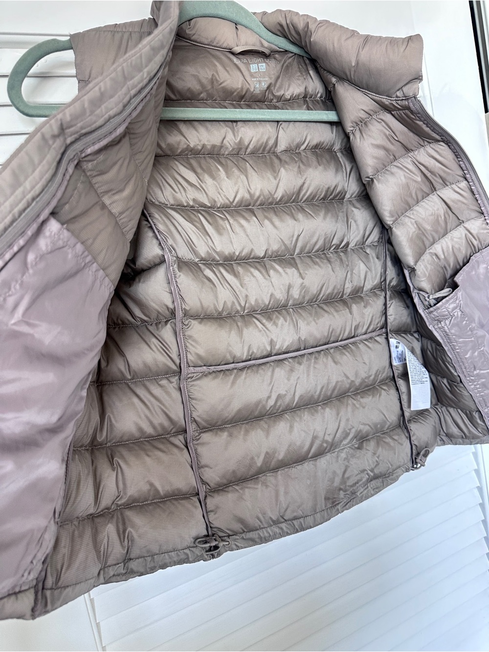 Uniqlo Women's Quilted Ultra Light Down Vest size S - Picture 9 of 15